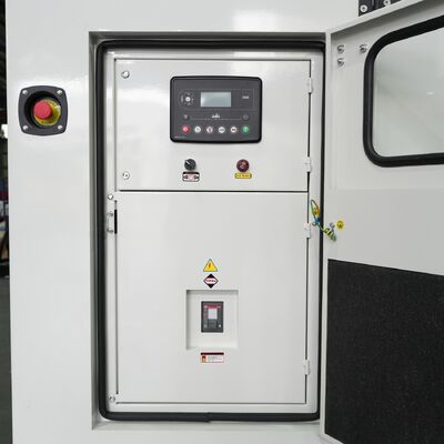 550kW 688KVA ژنراتور خاموش سوپر دیزل آب خنک 50/60 هرتز ژنراتورهای قابل حمل تک / سه فاز DCEC Cummin